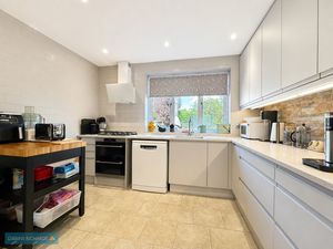 Kitchen- click for photo gallery